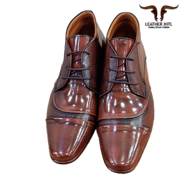 Bota elegante para caballero color café, cuero rivera y suela grupón
